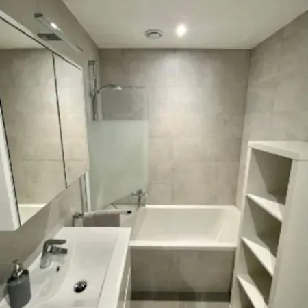 Lägenhet 3 Bedrooms W Terrace&parking